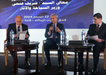 وزير السياحة والآثار يلتقي مع أعضاء جمعية رجال الأعمال المصريين