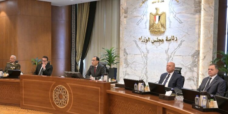 رئيس الوزراء: محطة “أبيدوس1” للطاقة الشمسية بأسوان بقدرة 500 ميجاوات