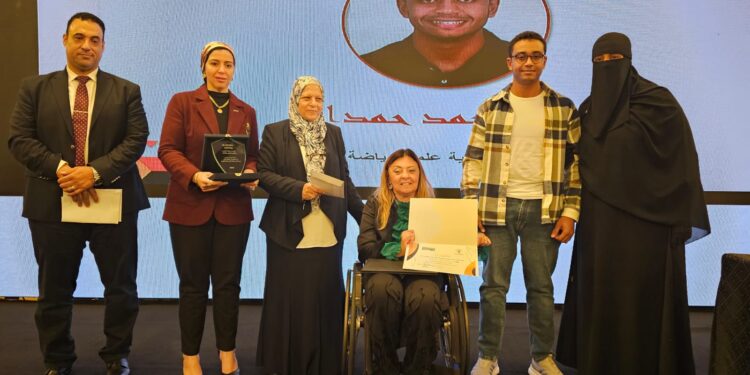 مؤسسة العربي تكرم الطلاب المتفوقين من ذوى الإعاقة والأبطال البارلمبين