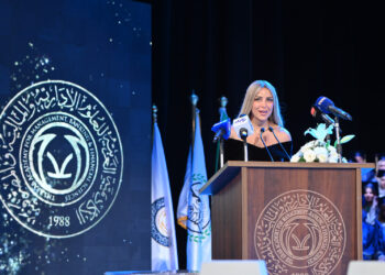 تكريم ريم مصطفي في حفل تخرج الأكاديمية العربية للعلوم الإدارية والمالية والمصرفية