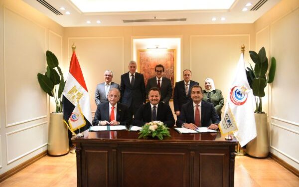 وزير الصحة يشهد توقيع بروتوكول لإنشاء مصنع متعدد الأغراض للمواد الخام الدوائية في مصر
