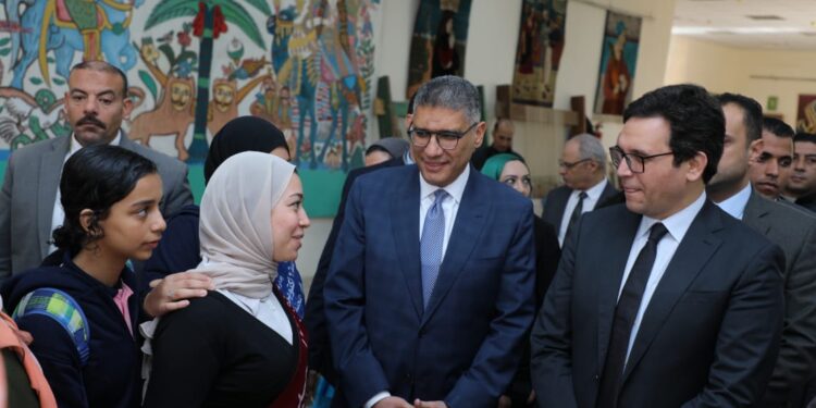 وزير الثقافة ومحافظ الجيزة يفتتحان “قصر الإبداع الفني” بـ 6 أكتوبر