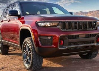 أسعار ومواصفات جيب جراند شيروكي 2025 في السعودية