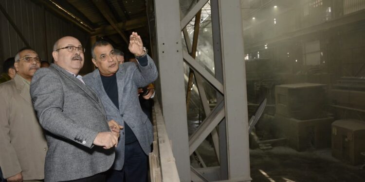 وزير الدولة للإنتاج الحربي في زيارة مفاجئة لشركة أبو زعبل للصناعات الهندسية “مصنع 100 الحربي”