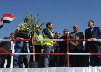 مدبولي يفتتح محطة “أبيدوس 1 للطاقة الشمسية” في صحراء كوم أمبو بقدرة 500 ميجاوات