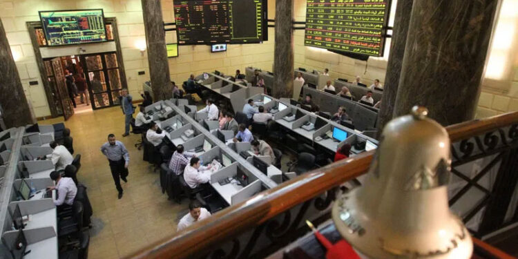 هبوط قطاعات البورصة بجلسة الأحد باستثناء صعود السيارات والاتصالات
