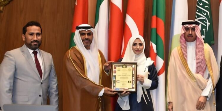 معهد دبي القضائي يحصد جائزة درع التميز للتدريب القضائي العربي لعام 2024