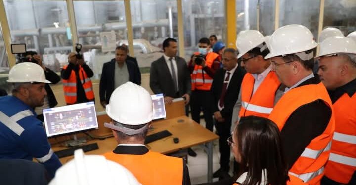 وزيرا الزراعة في مصر والأردن ومحافظ البحيرة يتفقدون مصنع النوبارية للسكر