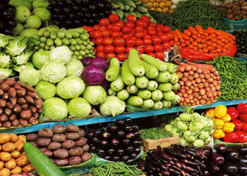 أسعار الخضار والفاكهة اليوم الجمعة