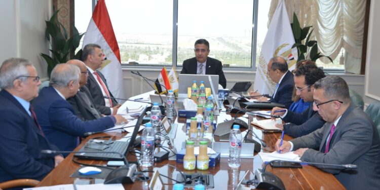 وزير التموين يعقد اجتماعًا مع شركة النيل للزيوت والمنظفات لبحث توافر الزيوت وتكثيف المعروض