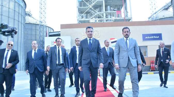 وزير التموين يقوم بأول زيارة ميدانية لجهاز مستقبل مصر للتنمية المستدامة