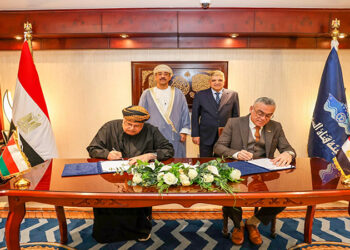 الفريق أسامة ربيع يشهد توقيع مذكرة تبادل رؤى مع الشركة العُمانية للخدمات اللوجستية المتكاملة