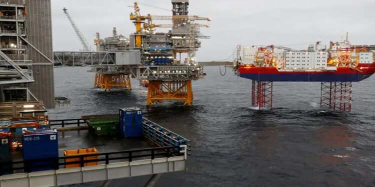 82.33 دولار للبرميل.. تعرف على أسعار النفط بالأسواق العالمية