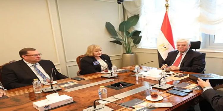 وزير التعليم العالي يستقبل رئيسة الروتاري الدولي لبحث التعاون المشترك