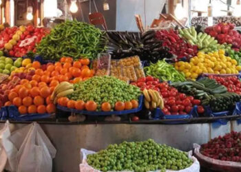 أسعار الخضار والفاكهة اليوم الجمعة