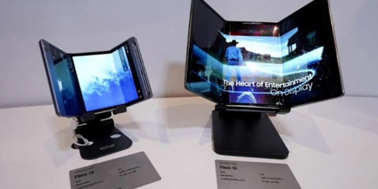 سامسونج تستعد لغزو الأسواق بأول هاتف ذكي ثلاثي الطي