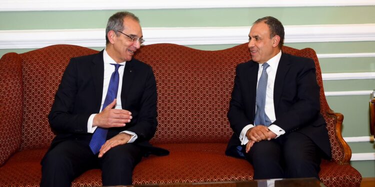 وزيرا الاتصالات والخارجية يدشنان طوابع بريدية بمناسبة مرور أكثر من قرن على الدبلوماسية المصرية