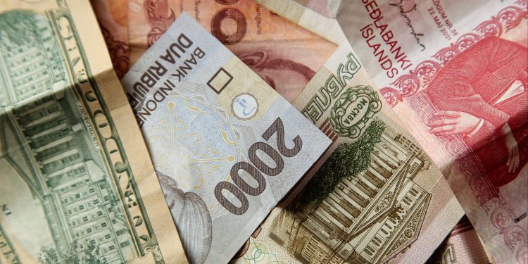 أسعار العملات في مصر اليوم الإثنين