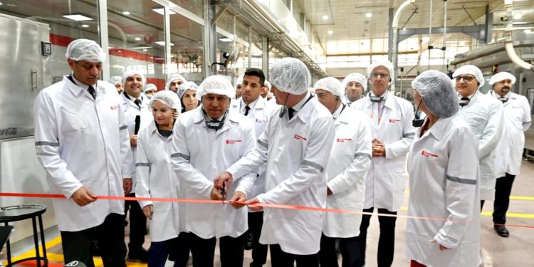 وزير الصناعة والنقل يشهد فعاليات افتتاح خط إنتاج جديد بمصنع شركة كوكاكولا بمدينة السادات