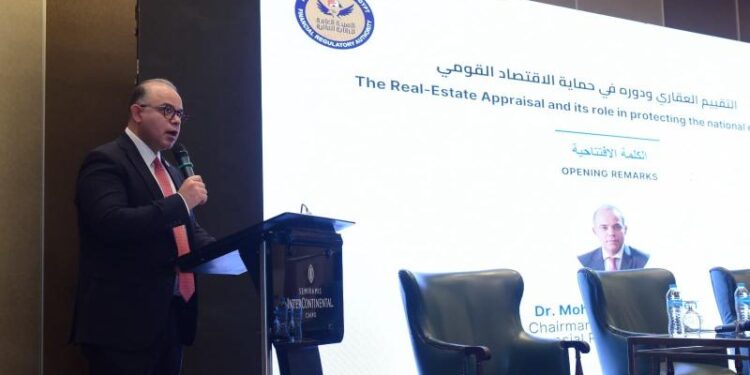 رئيس الرقابة المالية يلقي كلمة في المؤتمر الدولي الثاني للجمعية المصرية لخبراء التقييم العقاري