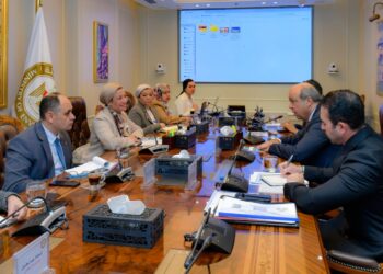 وزيرة البيئة تستقبل وزير الطيران لبحث التعاون المشترك في ملف تغير المناخ والسياحة البيئية