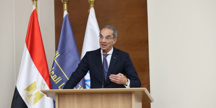 وزير الاتصالات يشهد تخريج 2000 متدرب من أكاديمية المواهب المصرية 