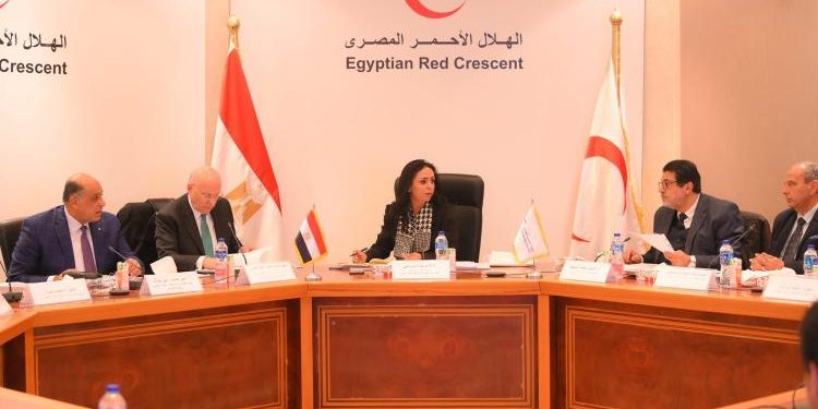 وزيرة التضامن الاجتماعي تترأس اجتماع مجلس إدارة الهلال الأحمر المصري