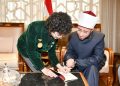 وزير الأوقاف يكرم المبدع الصغير أدهم عبد النبي