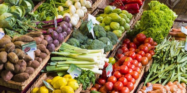 أسعار الخضار والفاكهة اليوم الإثنين