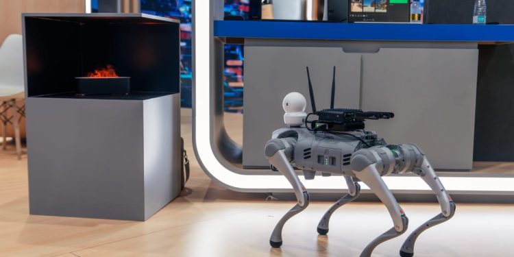 إريكسون تستعرض كلبها الروبوتي “روكي” المدعوم بتقنية الجيل الخامس في LEAP 2025