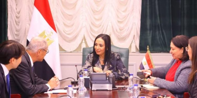 وزيرة التضامن تلتقي السفير الياباني بالقاهرة .. ويبحثان تعزيز سبل وفرص الشراكة والتعاون