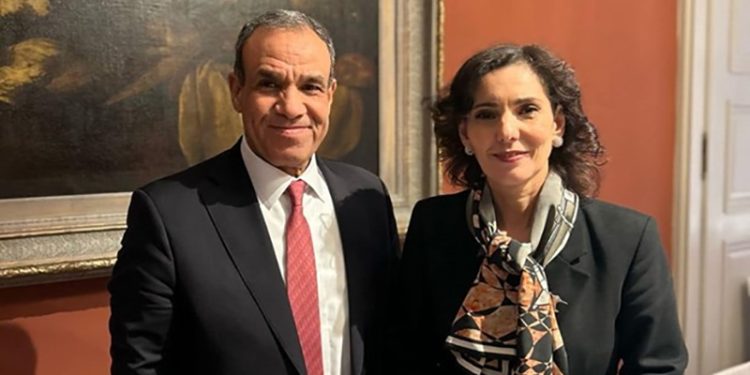 وزير الخارجية والهجرة يلتقى مع المفوضة الأوروبية لإدارة الأزمات