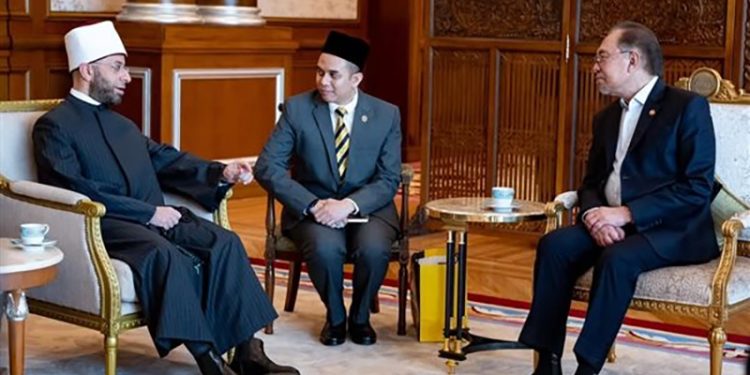 وزير الأوقاف: تعزيز التعاون مع ماليزيا خطوة إستراتيجية لتفعيل مذكرة التفاهم ودعم الخطاب الوسطي