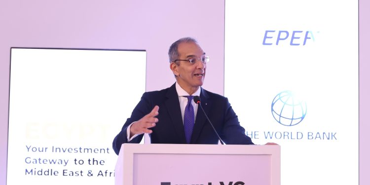وزير الاتصالات: 180 شركة عالمية تعمل فى مجال التعهيد بمصر