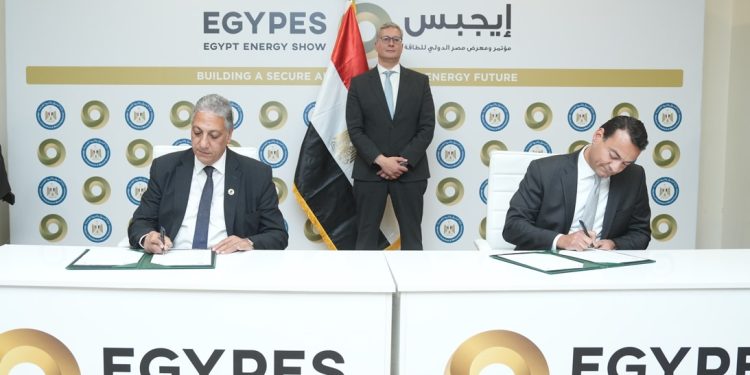وزارة البترول والثروة المعدنية وشركة ميثانكس مصر توقعان مذكرة تفاهم جديدة لدعم تنفيذ إدارة سلامة العمليات في القطاع