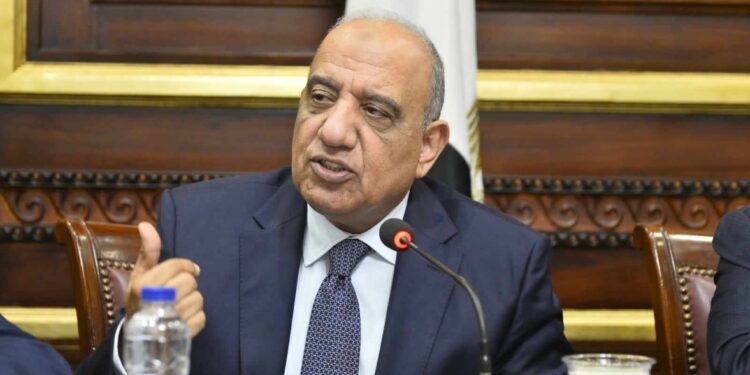 وزير الكهرباء: الاعتماد على الطاقات الجديدة والمتجددة يعزز من خفض استهلاك الوقود