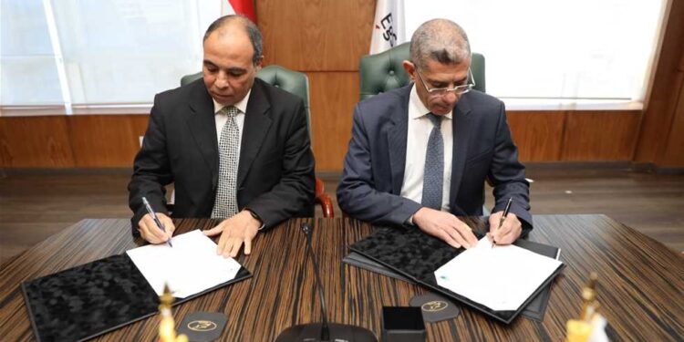 وكالة الفضاء المصرية توقع اتفاقية تعاون مع بنك المياه المصري لخدمة المجتمع