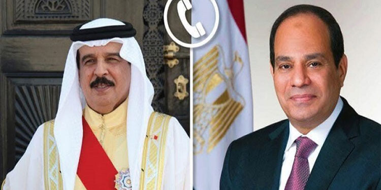 الرئيس السيسي وملك البحرين يؤكدان ضرورة الالتزام بقرارات القمة العربية وإعمار غزة