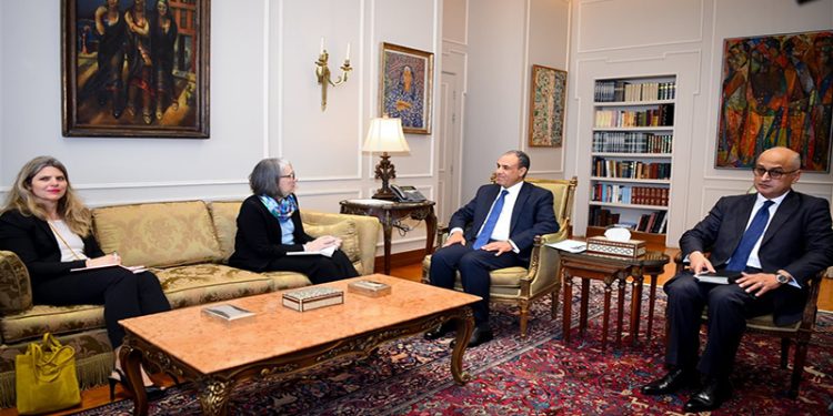 وزير الخارجية والهجرة يستقبل رئيسة الاتحاد الدولي لجمعيات الهلال والصليب الأحمر