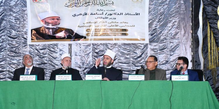 وزير الأوقاف يفتتح الملتقى الفكري بساحة مسجد الإمام الحسين