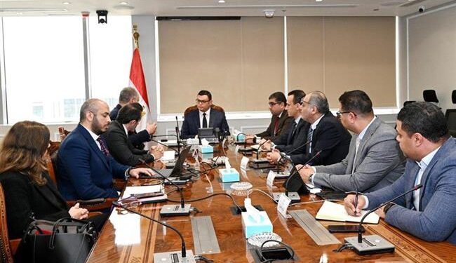 وزير الإسكان يستعرض مقترحًا للمخطط الاستراتيجي لتنمية منطقة غرب رأس الحكمة بالساحل الشمالي