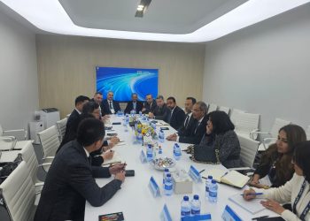 وزير الاتصالات يبحث مع مسئولى شركات عالمية فرص التعاون والاستثمار فى مصر