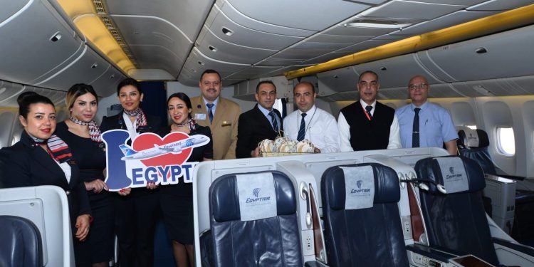 مصر للطيران تشارك المسافرين الاحتفال بشهر رمضان المعظم
