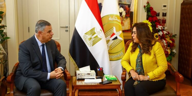 وزيرة التنمية المحلية تتابع مع محافظ الإسكندرية عدد من ملفات العمل المختلفة