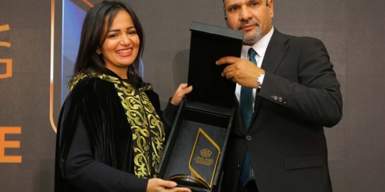 المنتدى السنوي للمسؤولية المجتمعية يكرم هنا طه بجائزة “أثر”