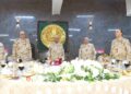 وزير الدفاع يشارك مقاتلى الجيش الثالث الميدانى وقوات شرق القناة لمكافحة الإرهاب تناول وجبة الإفطار