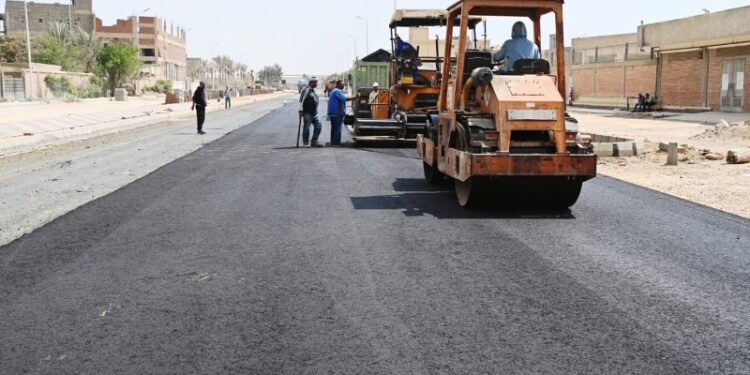 وزير الإسكان: استكمال أعمال تطوير الطرق ورفع الكفاءة بالمناطق الصناعية بعددٍ من المدن