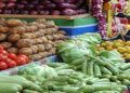 أسعار الخضار والفاكهة اليوم الجمعة