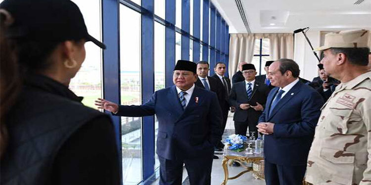 الرئيس السيسى يصطحب نظيره الإندونيسى فى جولة بالأكاديمية العسكرية بالعاصمة الإدارية