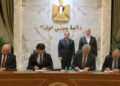 رئيس الوزراء يشهد توقيع حزمة من العقود الخاصة بمقاول الائتلاف المصري الصيني المشترك